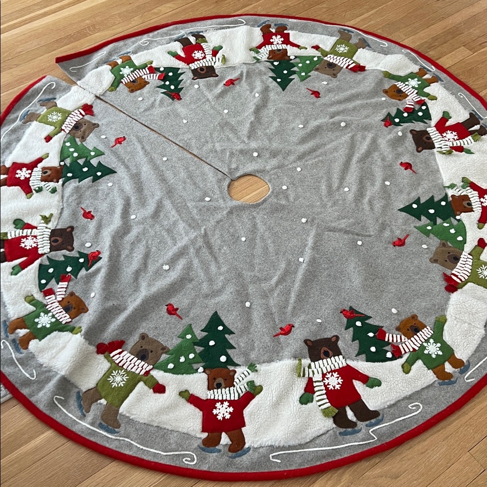 Crate & Barrel skating bears tree 🌲 skirt